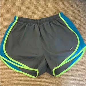 Nike tempo short